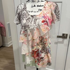 FLORAL Multicolor Ruffle SHORT SLEEVE BLOUSE. SIZE MEDIUM.